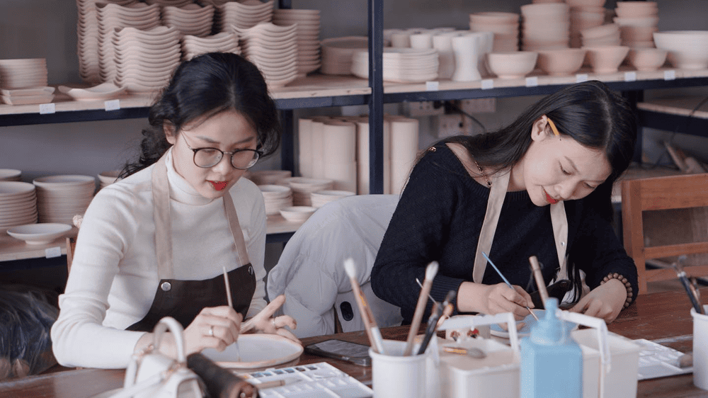 Trải nghiệm nặn gốm thư gi&atilde;n, tạo ra m&oacute;n đồ thủ c&ocirc;ng của ri&ecirc;ng bạn (Nguồn: Vietclay)